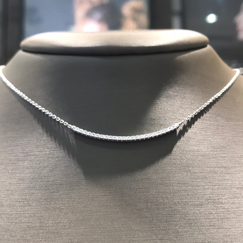 18kt Bar pendant with Diamonds.